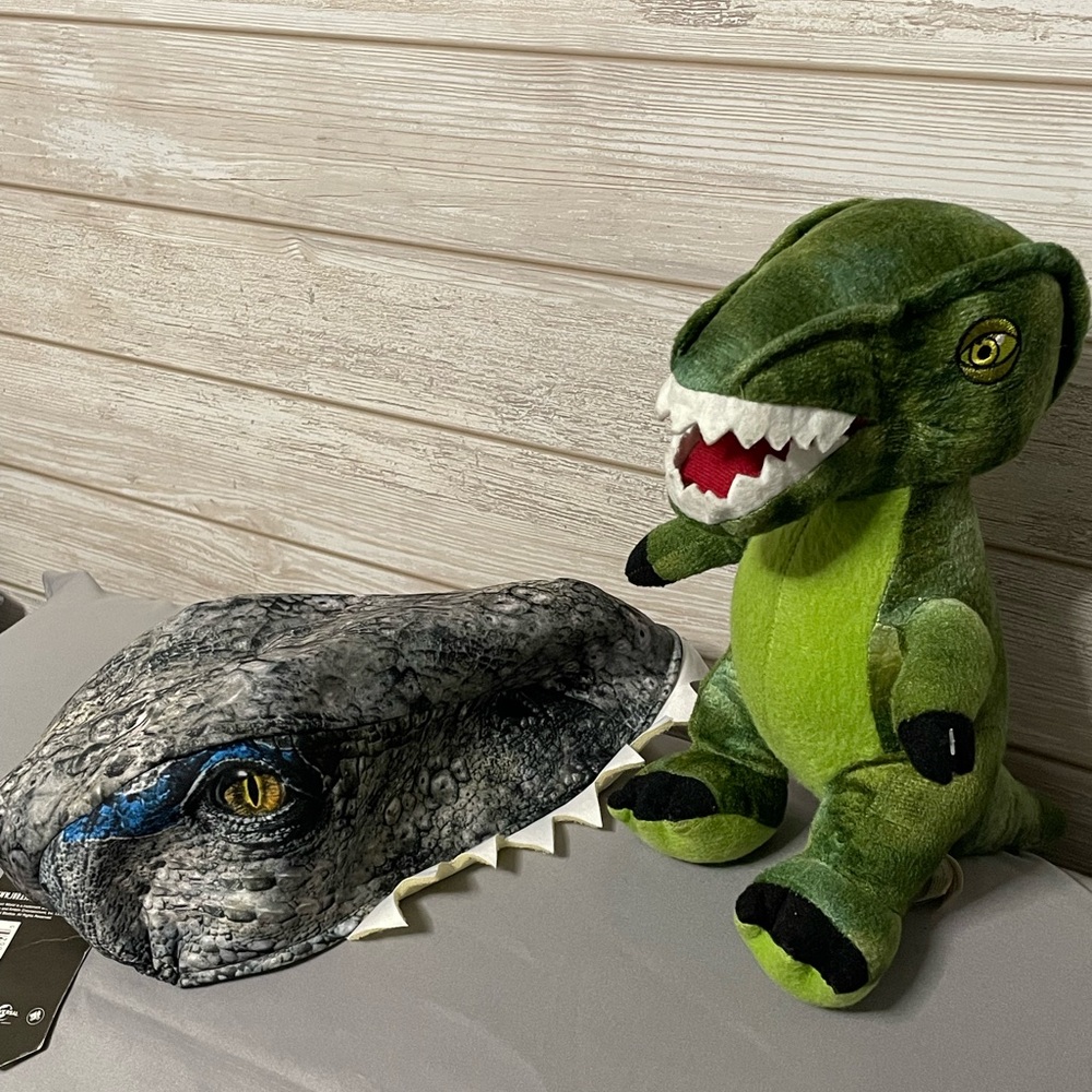 Jurassic World dinosaur Plush Toy & Hat Bundle